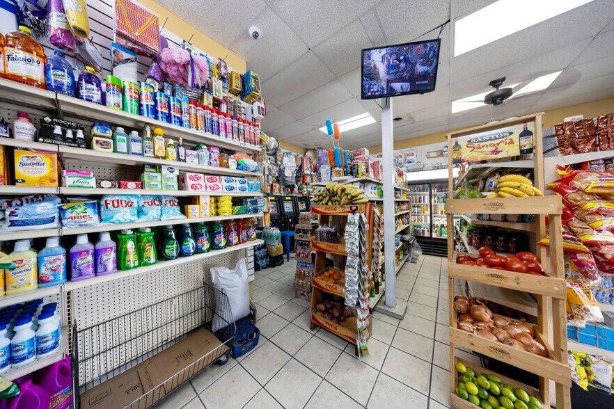 More Photos Of 1058-1062 SW 1st St, Miami Storefront Retail Office For Sale