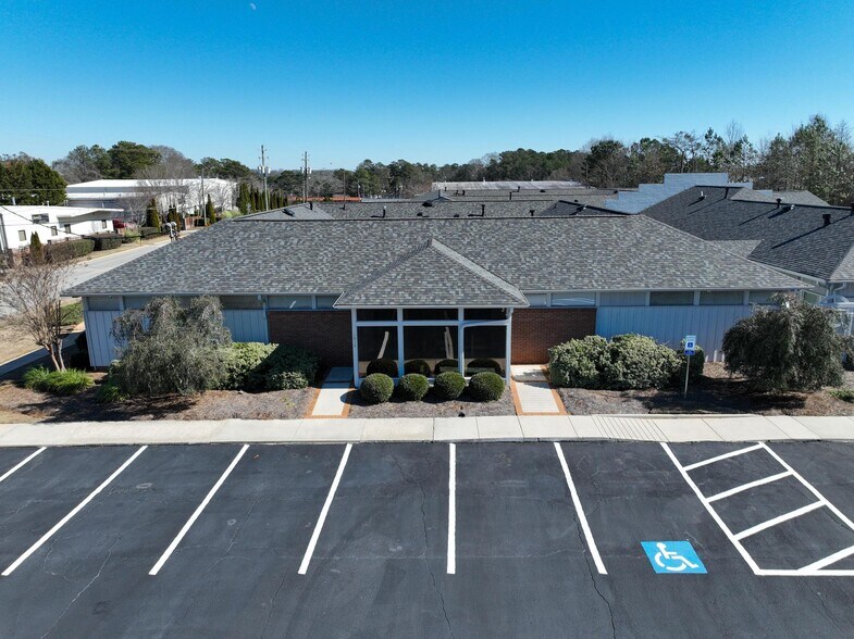 More Photos Of 1016 Everee Inn Rd, Griffin Business Park For Sale