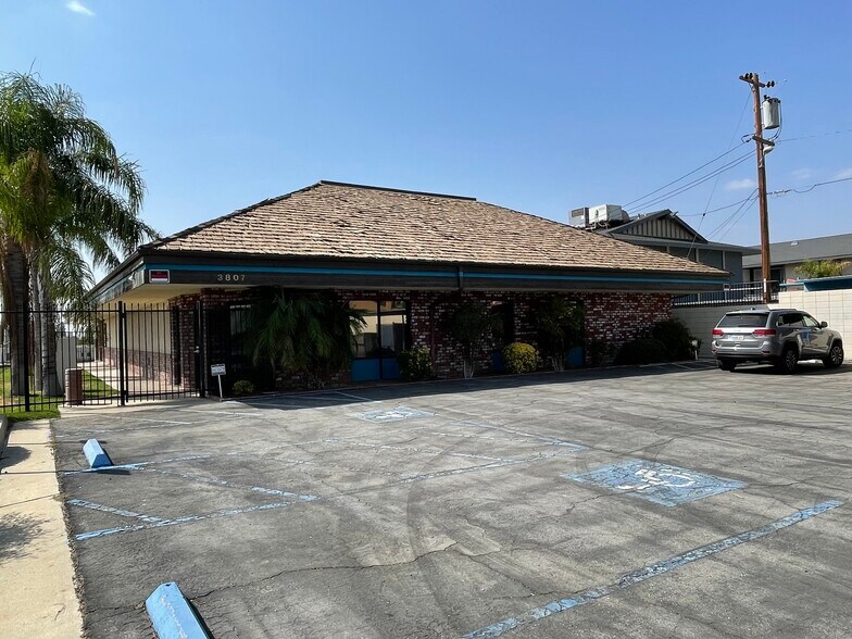 More Photos Of 3807 Union Ave, Bakersfield Medical For Lease