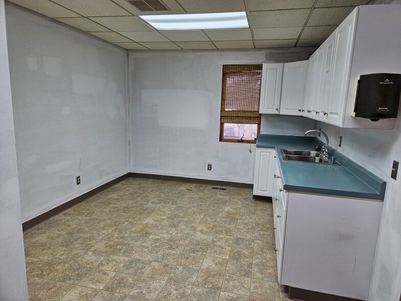 More Photos Of 5820 Gratiot Rd, Saginaw Medical For Lease