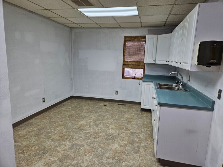 More Photos Of 5820 Gratiot Rd, Saginaw Medical For Sale