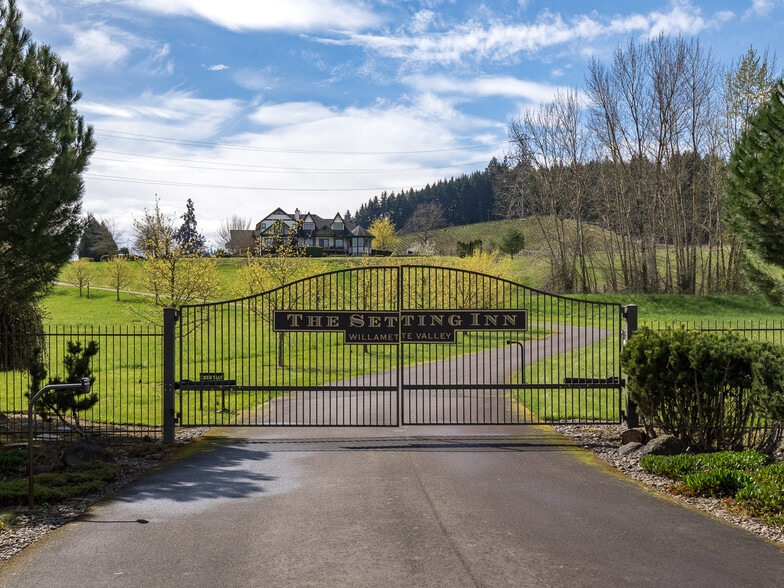 More Photos Of 20300 NE Highway 240, Newberg Hotel For Sale