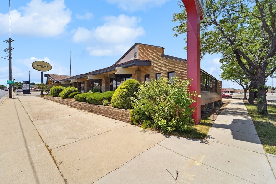 More Photos Of 2133 S Sheridan Blvd, Denver Restaurant For Lease