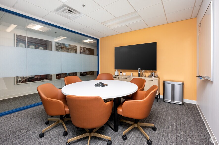 More Photos Of 310 E 96th St, Indianapolis Office For Lease