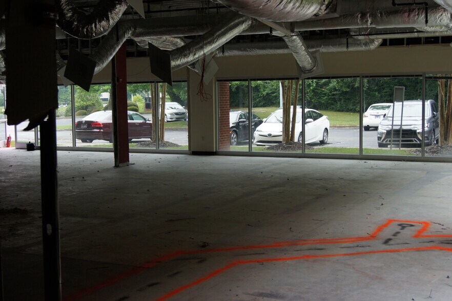 More Photos Of 10133 Sherrill Blvd, Knoxville Medical For Sale