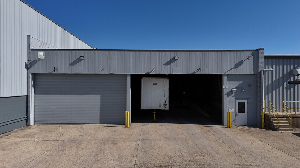 More Photos Of 1501 S 19th St, Mattoon Warehouse For Lease