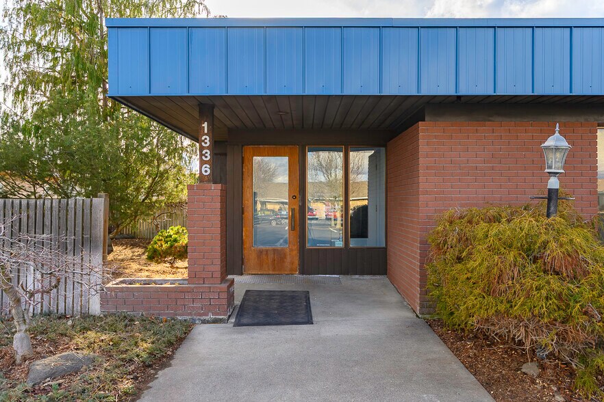 More Photos Of 1336 E Hunter Pl, Moses Lake Office For Sale