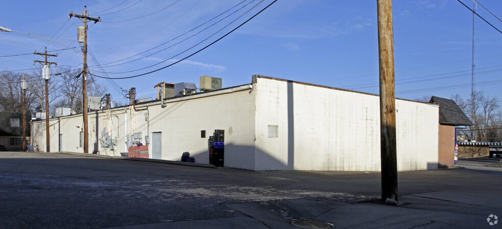 More Photos Of 951 W North Bend Rd, Cincinnati Freestanding For Lease