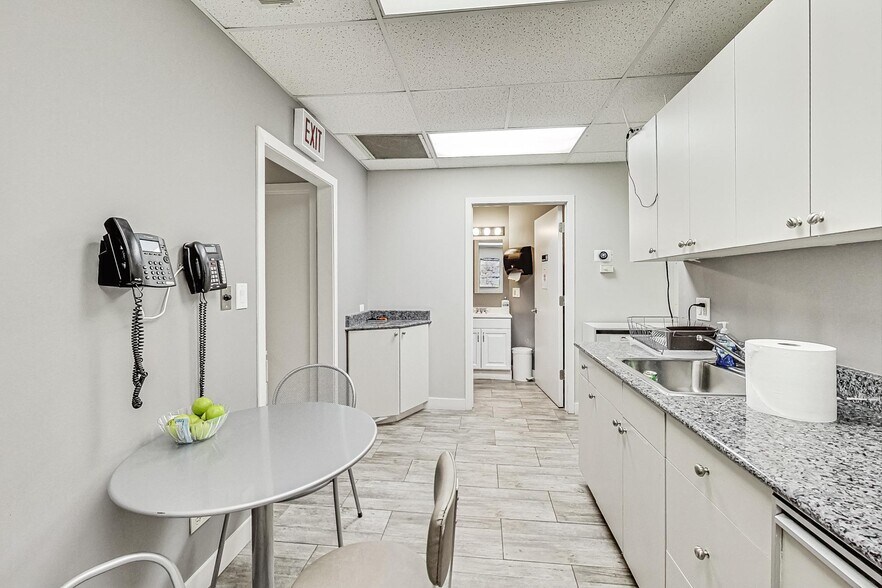 More Photos Of 2623 N Halsted St, Chicago Medical For Sale