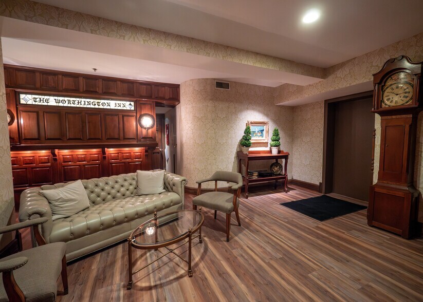 More Photos Of 649 High St, Worthington Storefront Retail Office For Sale