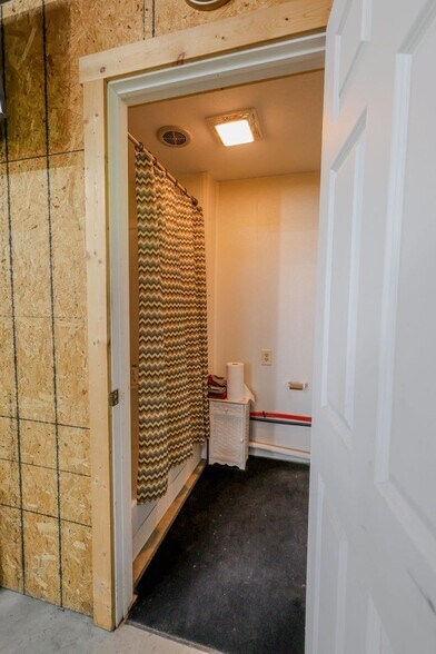 More Photos Of 380 S Main St, De Graff Light Manufacturing For Sale