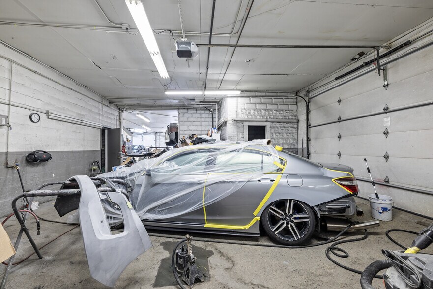 More Photos Of 20 Woodland St, Methuen Auto Repair For Sale