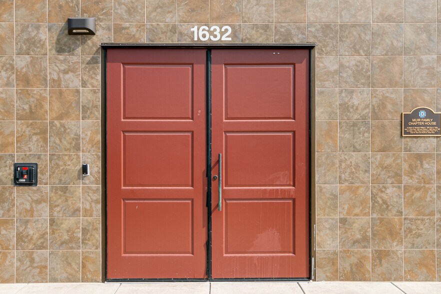 More Photos Of 1632 McCain Ln, Manhattan Sorority Fraternity House For Sale