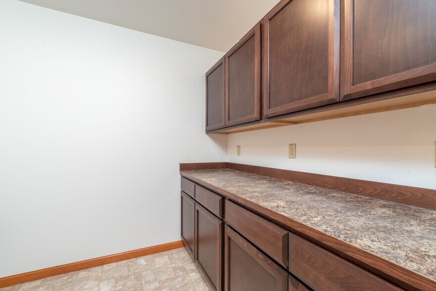 More Photos Of 400 JS Dr, Craig Flex For Sale