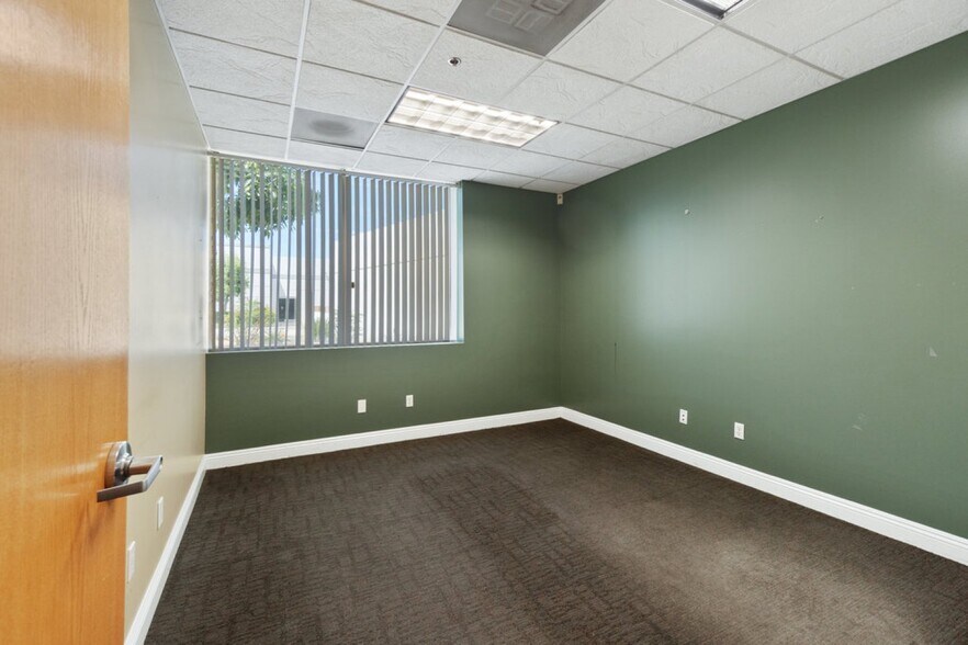 More Photos Of 1190 N Del Rio Pl, Ontario Warehouse For Sale