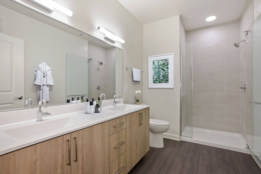 More Photos Of 7970 Maitland St, McLean Apartments For Lease