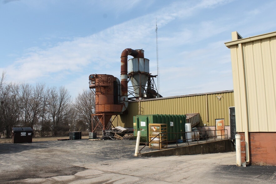 More Photos Of 121 Industrial Dr, Dekalb Manufacturing For Sale