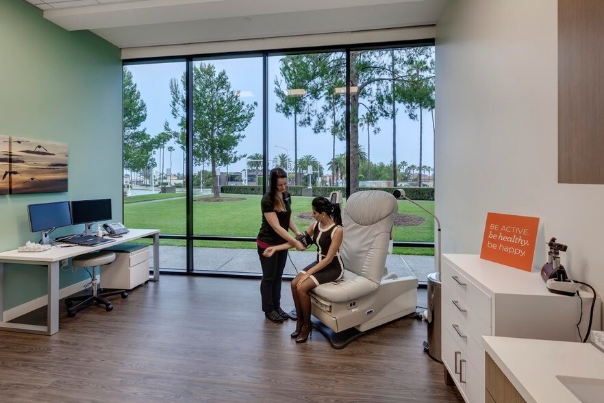 More Photos Of 520 Newport Center Dr, Newport Beach Office For Lease