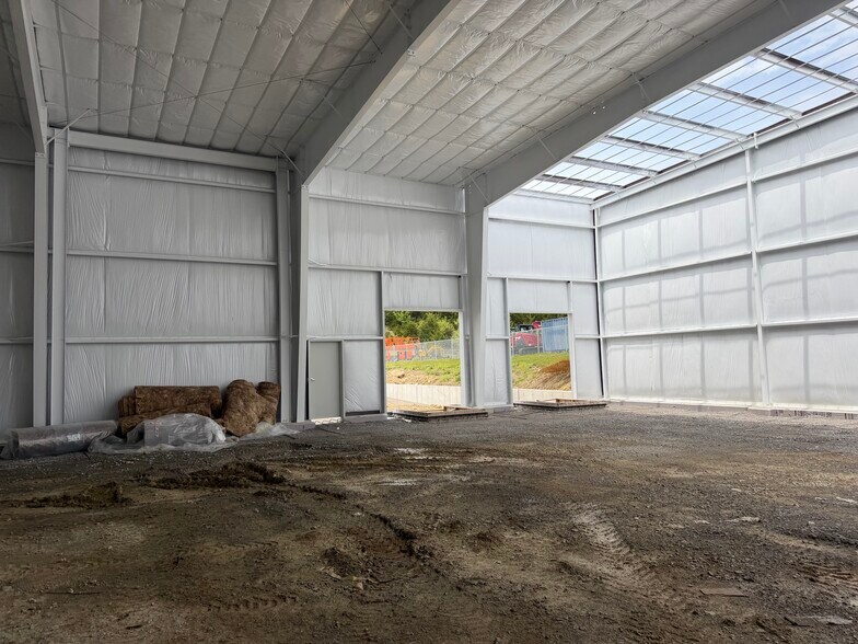 More Photos Of 9381 Seward Rd, Fairfield Warehouse For Lease