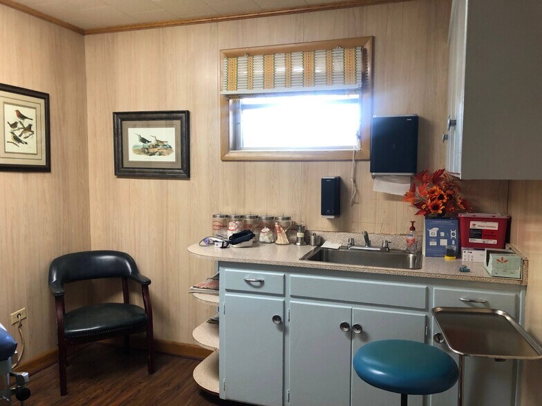 More Photos Of 302 W Main St, Bowling Green Healthcare For Sale