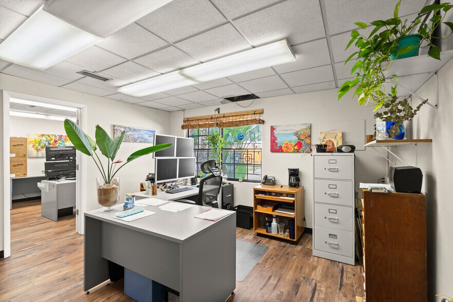 More Photos Of 130 S Charles St, Daytona Beach Warehouse For Sale