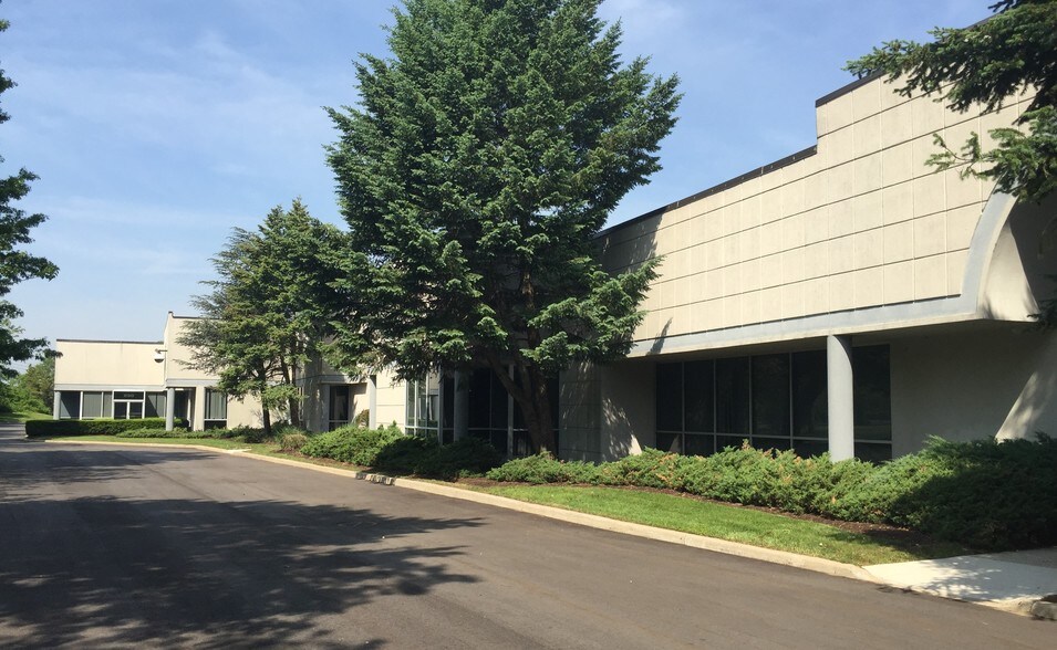 More Photos Of 200-230 Sea Ln, Farmingdale Flex For Sale