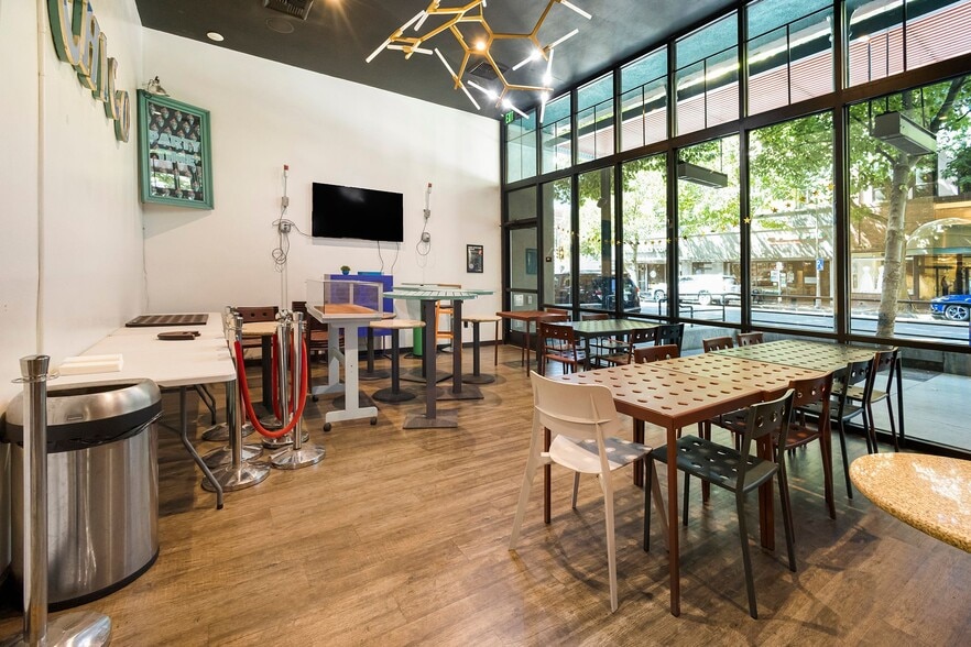 More Photos Of 229 Broadway St, Chico Bar For Lease