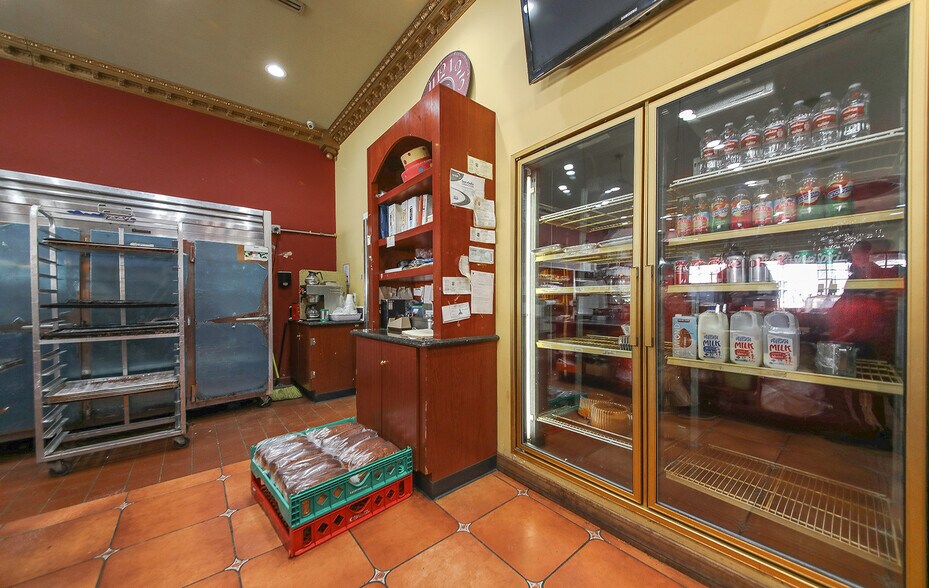 More Photos Of 9060 W Pico Blvd, Los Angeles Restaurant For Lease