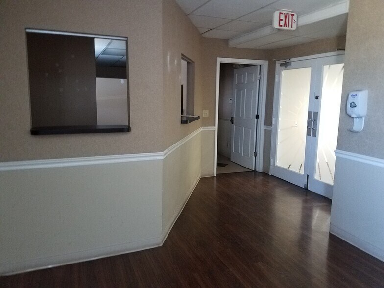 More Photos Of 2051 45th St, West Palm Beach Unknown For Lease