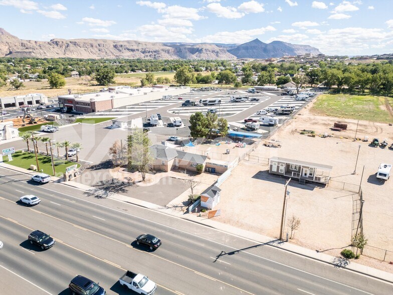 More Photos Of 1545 W State St, Hurricane Veterinarian Kennel For Sale