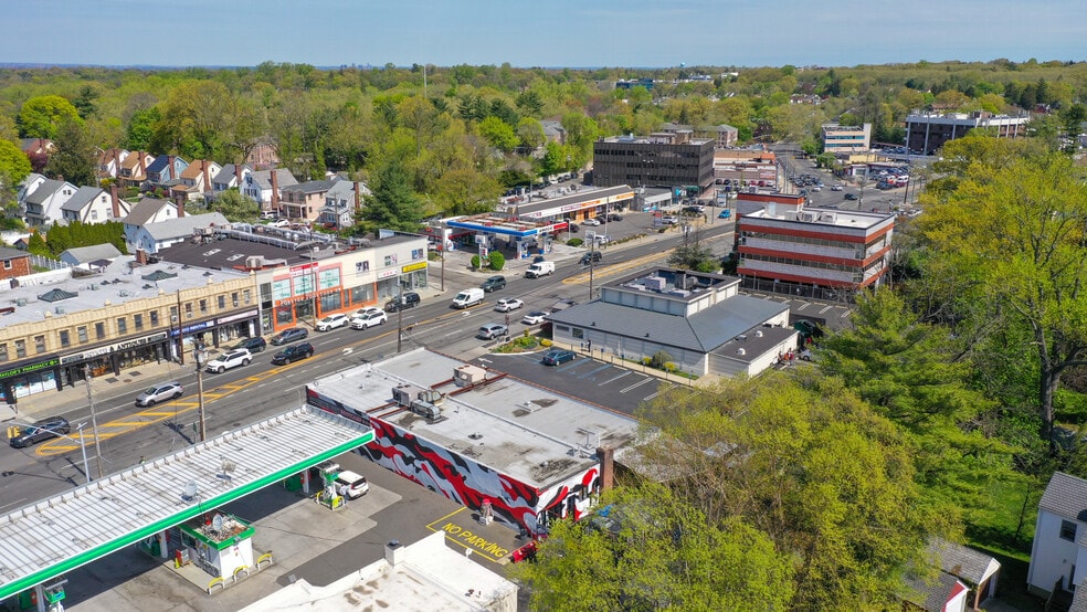 More Photos Of 12 Northern Blvd, Great Neck Storefront Retail Office For Lease