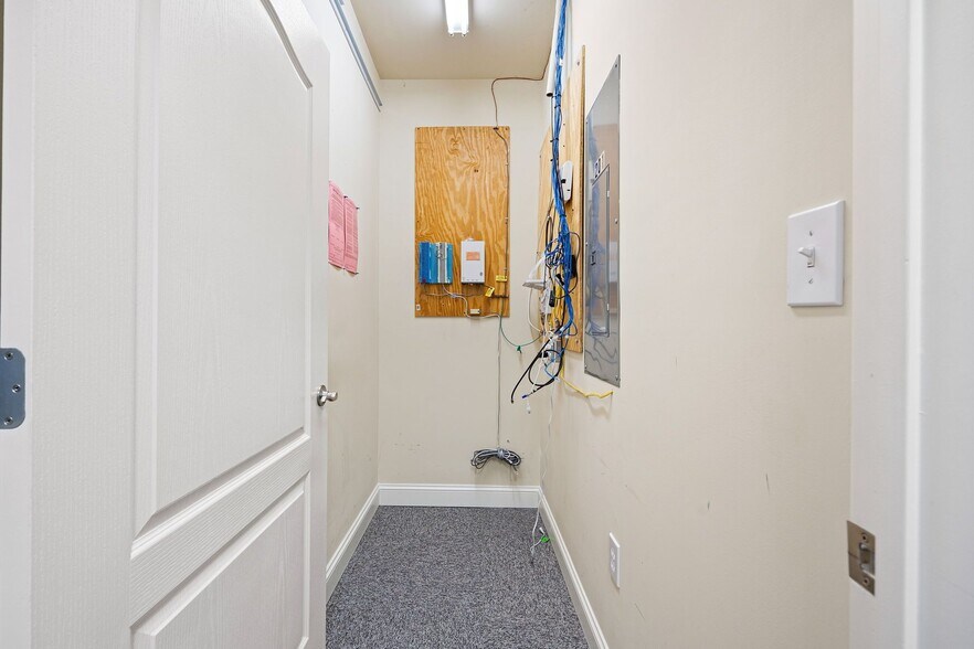 More Photos Of 1350 Wooten Lake Rd, Kennesaw Office For Lease