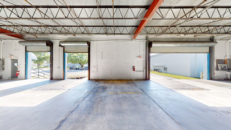 More Photos Of 8007-8115 NW 74th Ave, Miami Warehouse For Lease