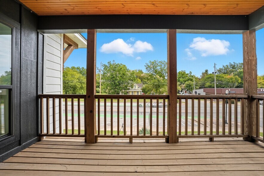 More Photos Of 924 S Main St, Broken Arrow Showroom For Sale