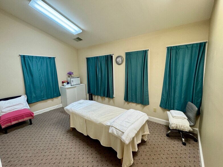 More Photos Of 6151-6157 Fuller Ct, Alexandria Office For Sale