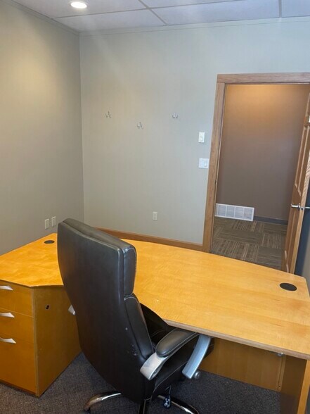 More Photos Of 2323 16th Ave S, Moorhead Warehouse For Lease