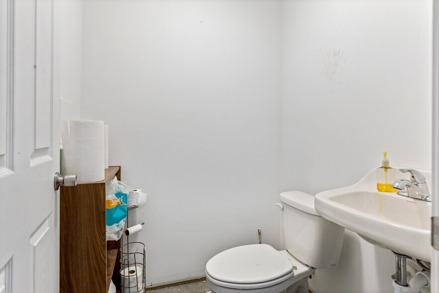 More Photos Of 516-522 Benham St, Bonne Terre Office For Lease