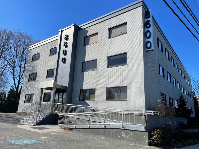 More Photos Of 8600 West Chester Pike, Upper Darby Township Office For Sale