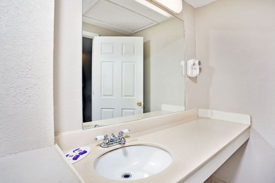 More Photos Of 7887 17 Mile Rd, Sterling Heights Hotel For Sale