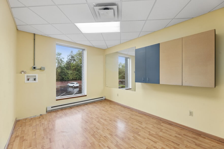 More Photos Of 9403 Kenwood Rd, Blue Ash Medical For Lease