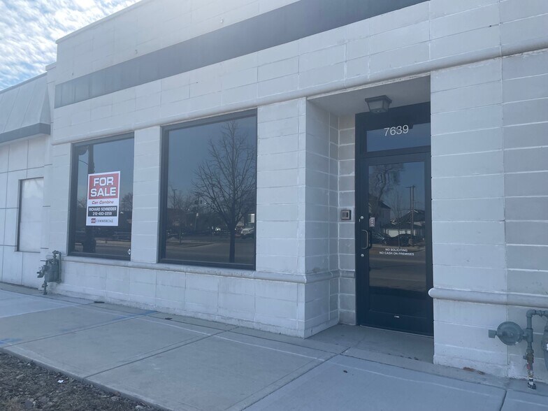 More Photos Of 7639 W 63rd St, Summit Office For Sale