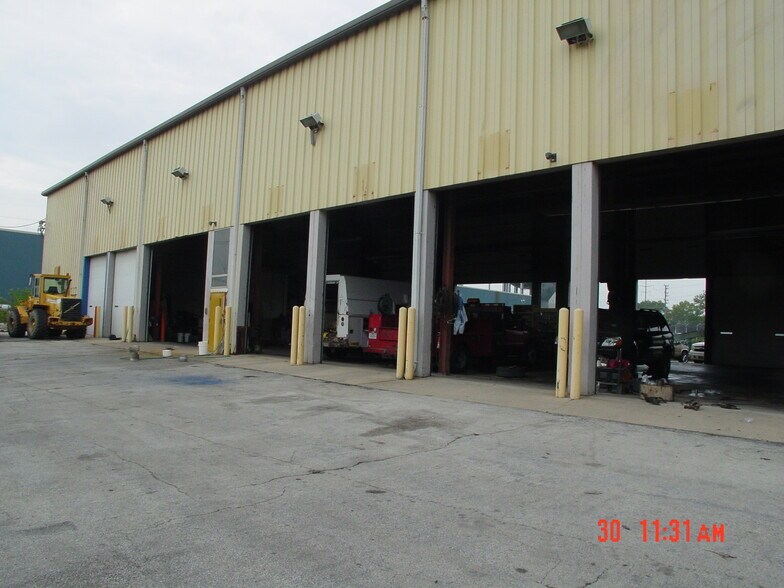 More Photos Of 210 E 159th St, Harvey Manufacturing For Sale