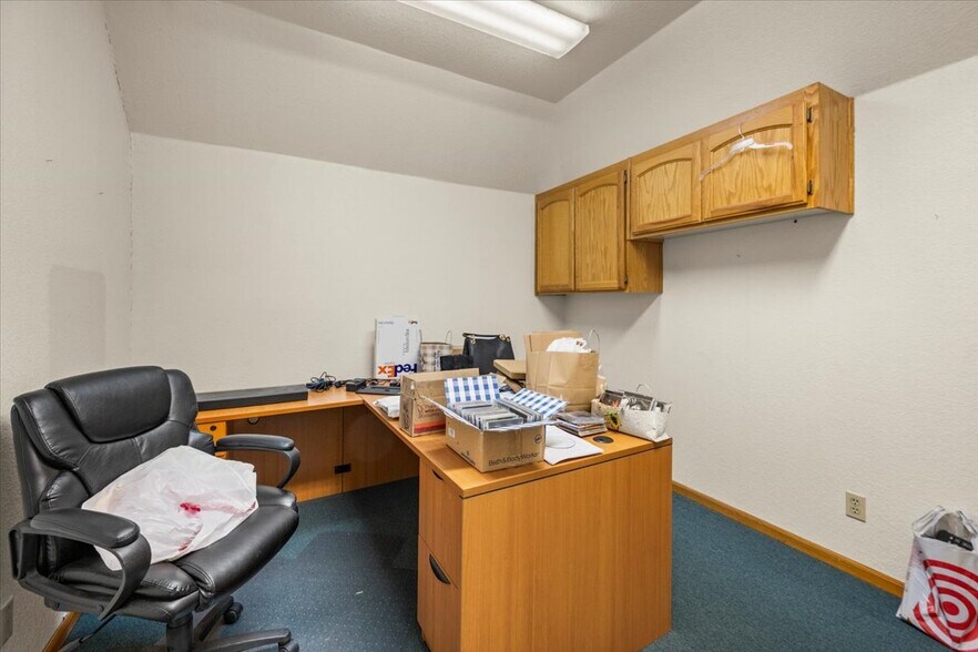 More Photos Of 41609 Big Bear Blvd, Big Bear Lake Office For Sale