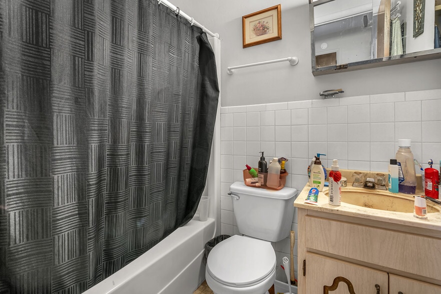 More Photos Of 100 E Market St, Piper City Apartments For Sale