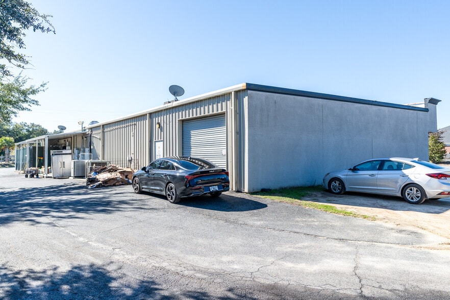 More Photos Of 4944 Malloy Plz, Marianna Freestanding For Sale