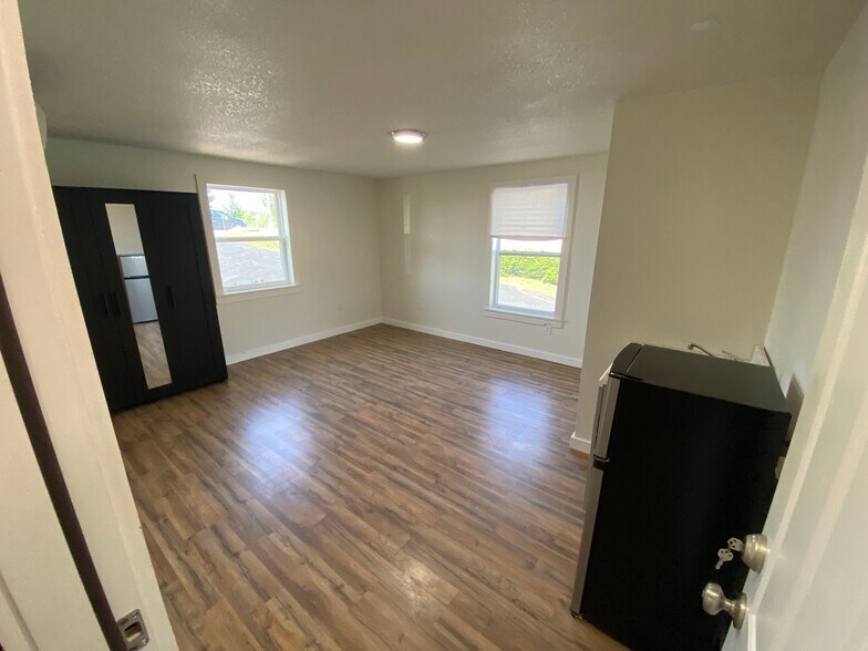 More Photos Of 8705 E 63rd Trafficway, Kansas City Apartments For Sale