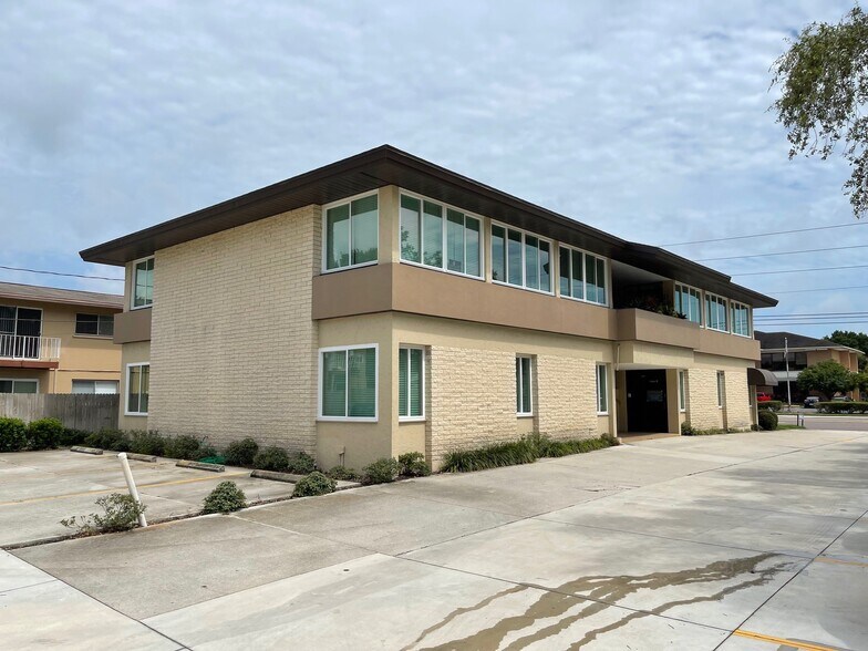 More Photos Of 2975 Bee Ridge Rd, Sarasota Medical For Lease