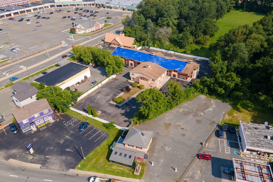 More Photos Of 16 Cheshire Rd, Pittsfield Hotel For Sale