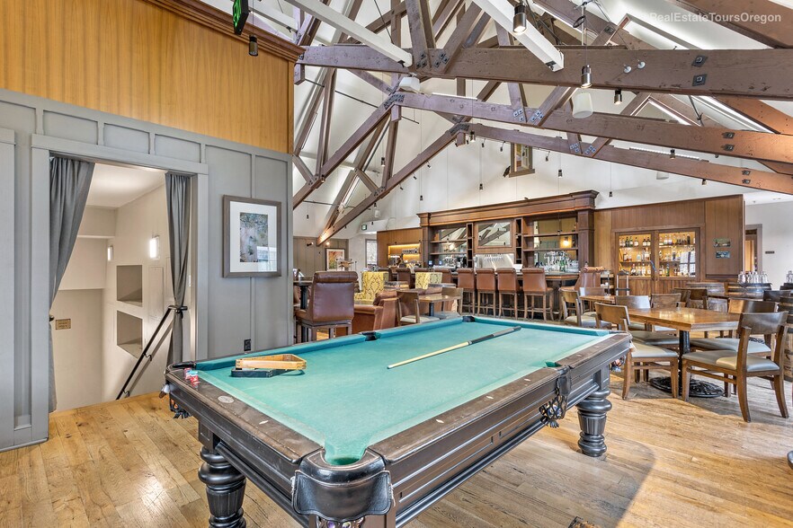 More Photos Of 1331 SW Broadway St, Portland Restaurant For Sale