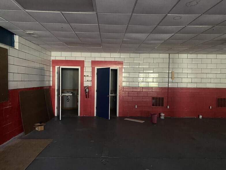 More Photos Of 640 W National Ave, Brazil Freestanding For Sale